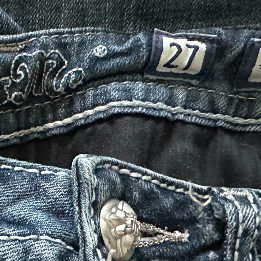 Women's vintage Y2K Miss Me Bootcut Jeans
Cute distressed sequin design - Picture 5 of 12
